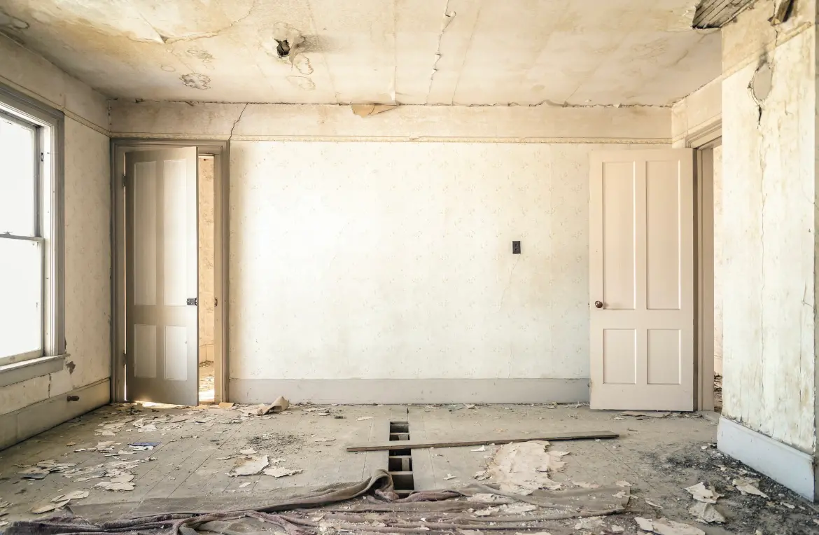 Waste disposal crew managing a cleanout project in Estacada